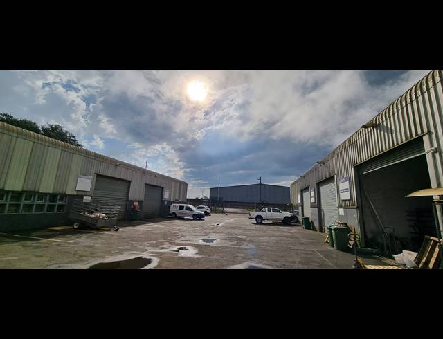 200M² WAREHOUSE TO LET IN WATERFALL